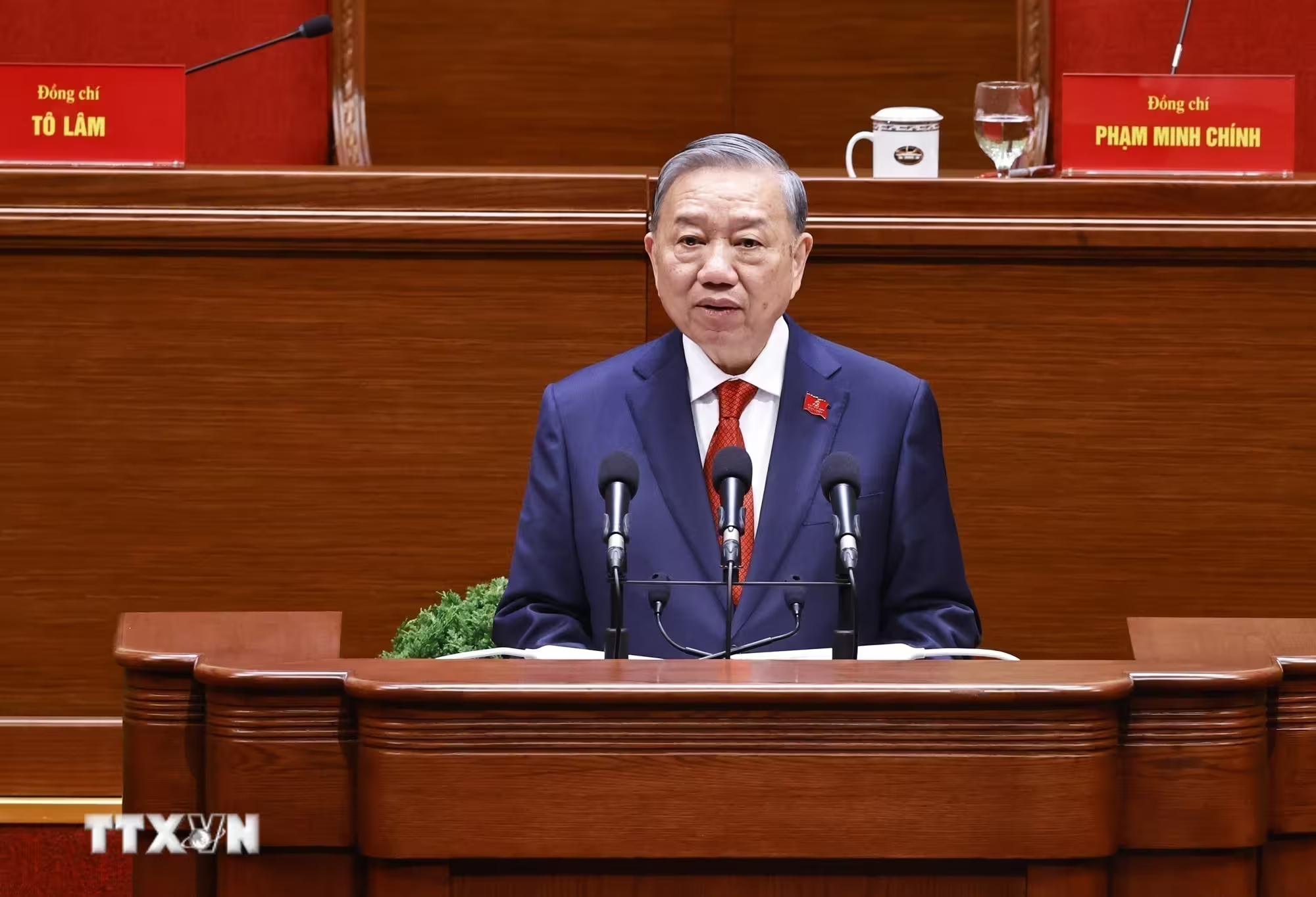 “Tiến lên! Toàn thắng ắt về ta”