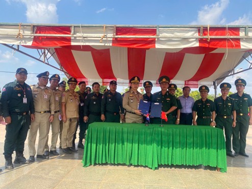 Các cơ quan chức năng của tỉnh Đồng Nai ký Biên bàn giao – nhận 344 công dân Việt Nam từ lực lượng chức năng của Campuchia